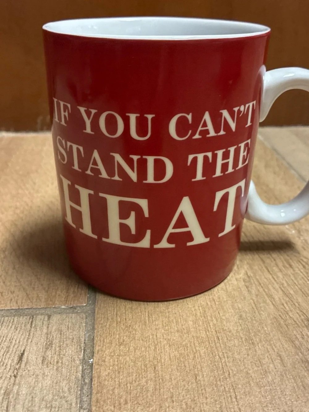 16 oz. “If you cant stand the heat” res and white mug